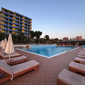 Hotel Bahamas, Sarandë